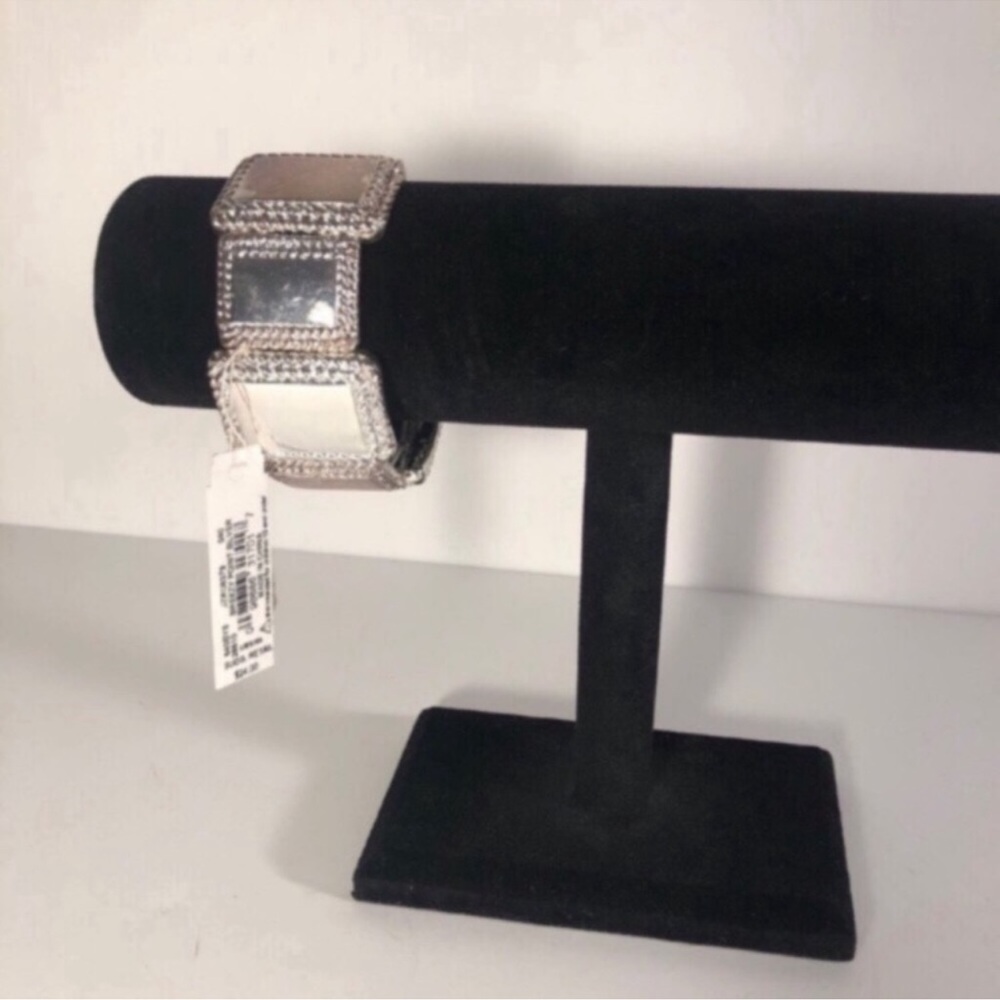 Liz Claiborne Women’s bracelet New with Tag Breezy Point Silver Stretch Bracelet